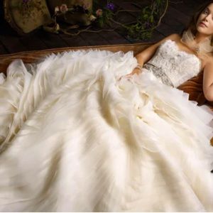 Lazaro wedding gown dress size 0-2